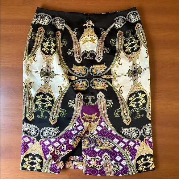 Vince Camuto Skirt.Baroque Paisley Print. Lined. Zip Up Back. Size 4 - Picture 3 of 6